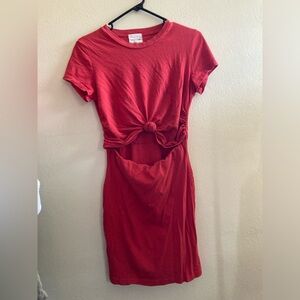 Tee shirt dress with cut out